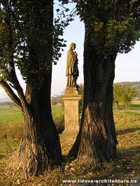 Pskovcov socha na profilovanm podstavci 