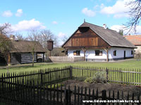 Staročeská chalupa ve skanzenu v Přerově nad Labem