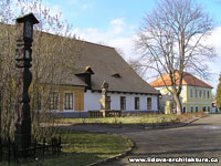 Panská bednárna se starou školou v Přerově nad Labem