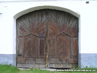 Dřevěná vrata svlakové konstrukce