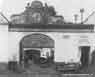 Předslavice - zděná polychromovaná brána J. Bursy u statku z roku 1848, okres Strakonice, foto 1956 (obr. 012_319_n).