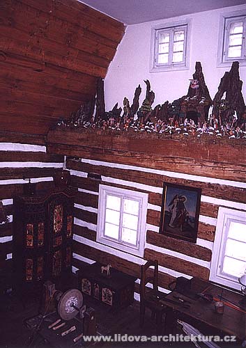 ELEZN BROD, Klemencovsko - v dochovan sti interiru m욝anskho domu je umstna expozice sklsk svtnice 19. stolet a tak ojedinl sklenn betlm.