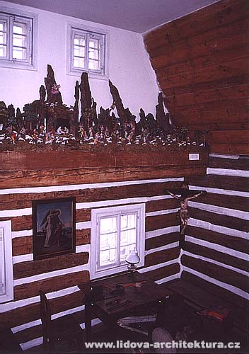 ELEZN BROD, Klemencovsko - pro poteby sklsk expozice byla nad zachovanm prostorem nachazejcm se v pate m욝anskho domu odstranna stropn konstrukce.