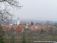 Slovácká obec Blatnice na úpatí kopce sv. Antonína