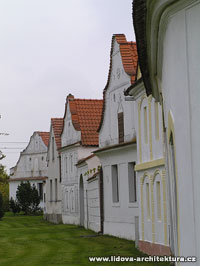 KLEČATY - Jihočeská vesnice se štítovou zástavbou soustředěnou kolem návesního prostoru.